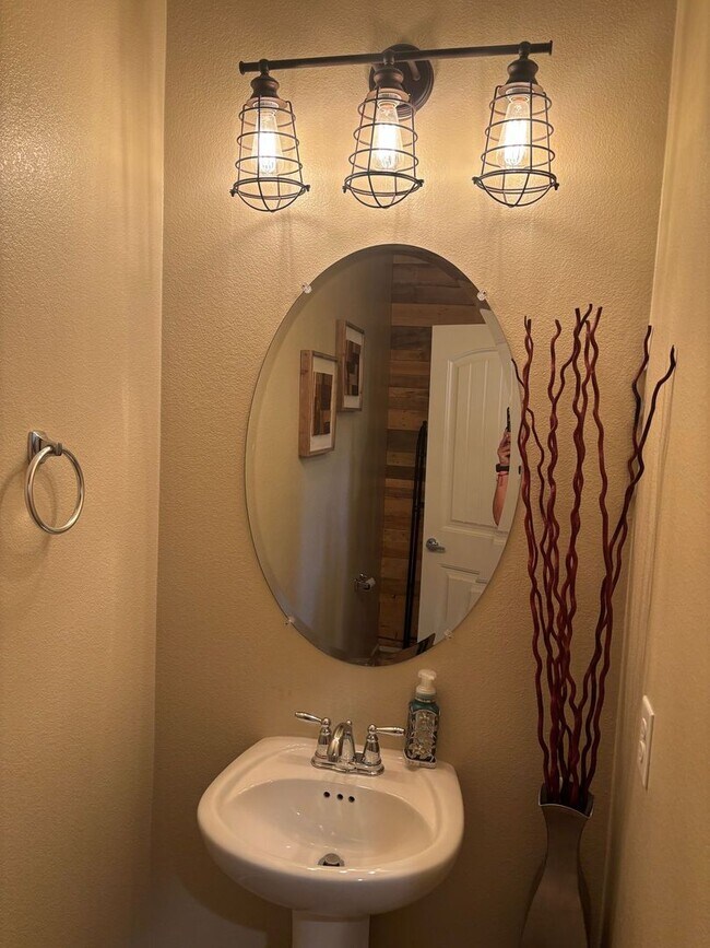 Building Photo - Gated 3-Bedroom Home with Community Pool Near Fort Apache & Blue Diamond