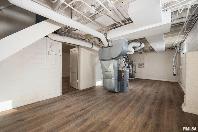 Building Photo - 400 E Virginia Ave