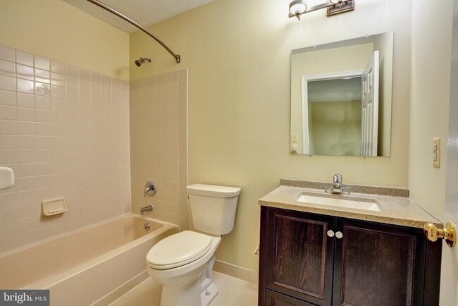 Building Photo - 115 Gleneagles Dr