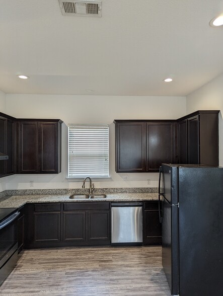 Building Photo - 801 Hallie Cv