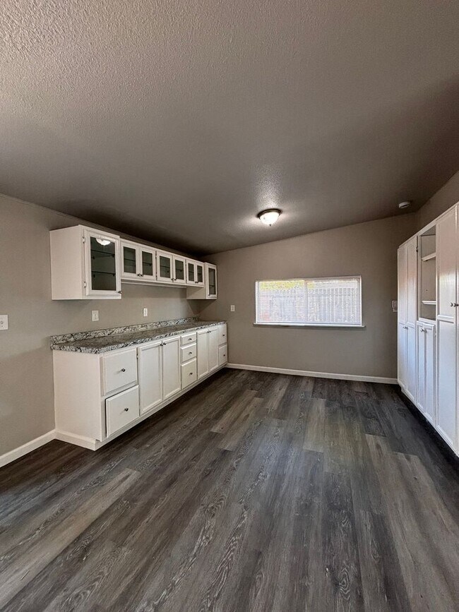 Building Photo - APPLY AT WWW.CVHOMES.COM