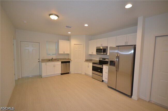 Building Photo - 3303 Armstrong Ct