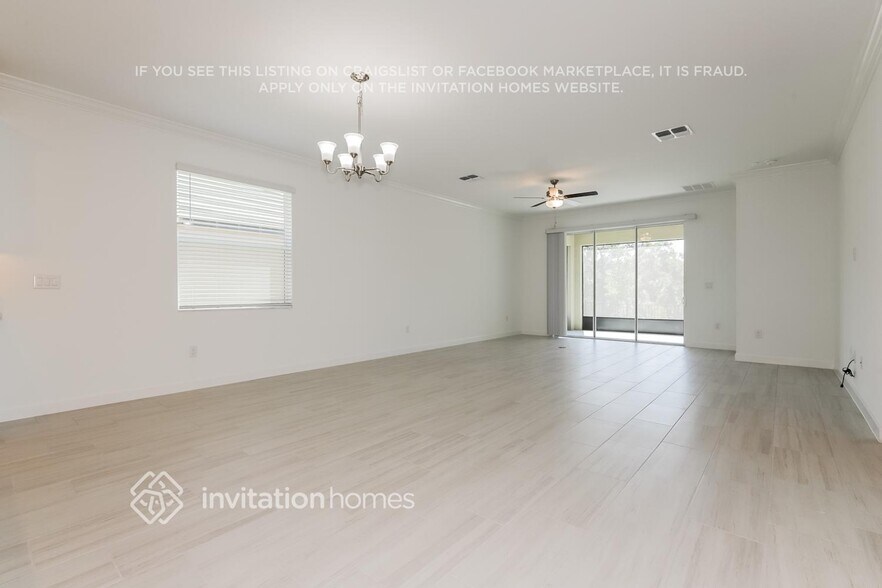 Building Photo - 14246 17th Ct E