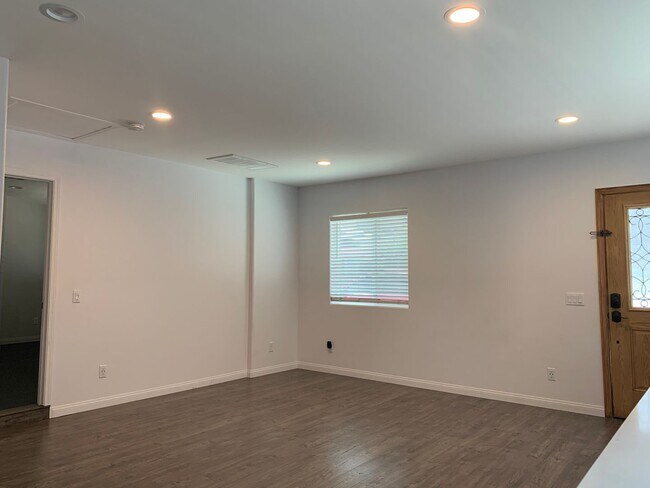 Building Photo - Beautiful 4 Bedroom, 2 Bathroom Sylmar House for Lease (Main House)!