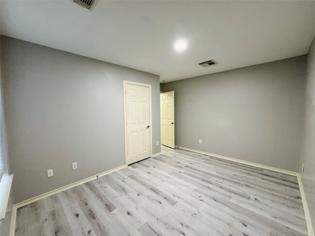 Building Photo - 24631 Hampton Lakes Dr