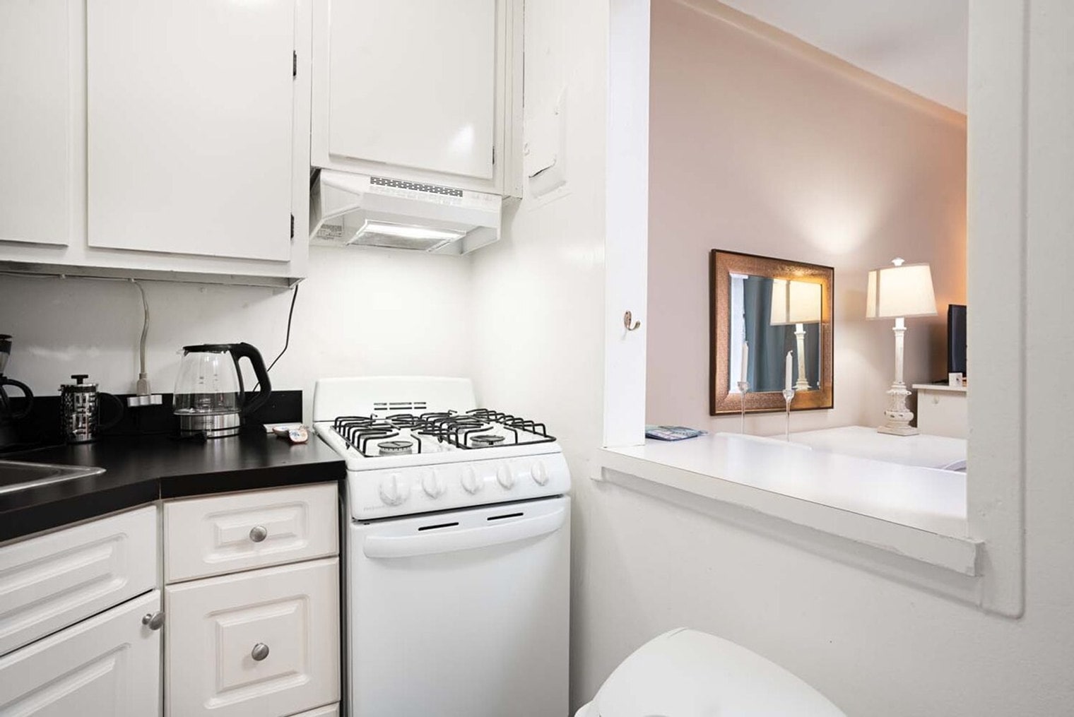 Building Photo - 328 E 74th St