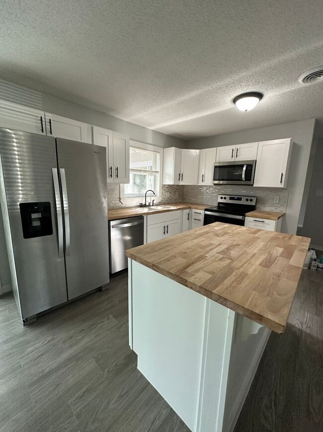 Building Photo - 4959 Tangerine Ave