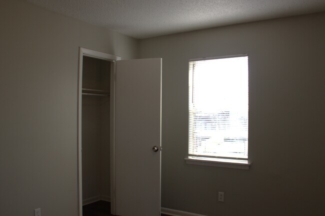 Building Photo - 3202 Gayhart Dr NW