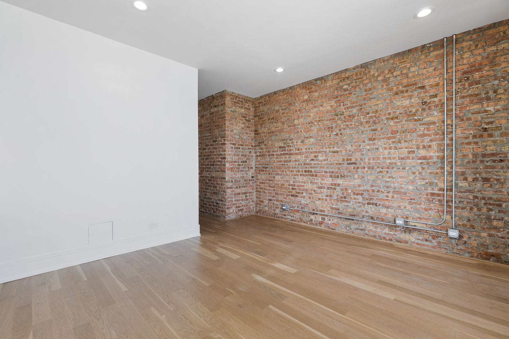 Building Photo - 7729 N Eastlake Ter