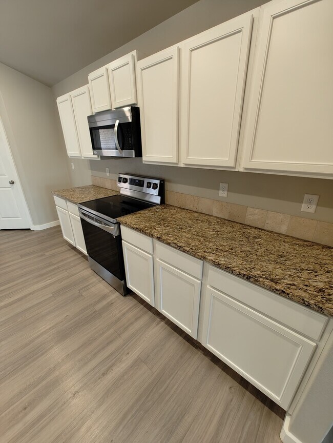 Building Photo - 3 bed 2 bath in Lone Star Trails!