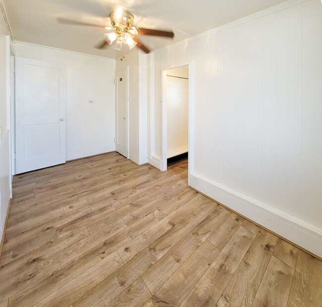 Building Photo - 1132