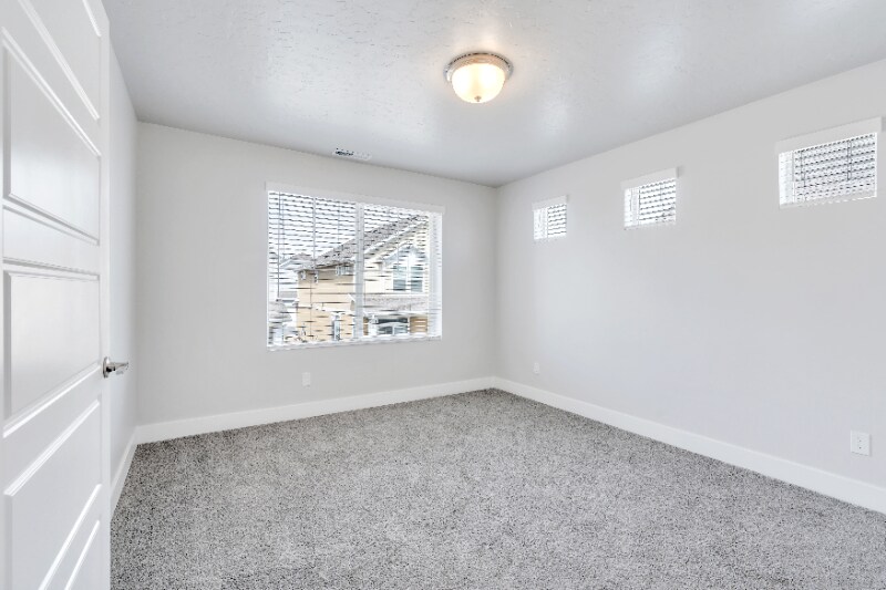 Building Photo - 39 Baker Spg Cv