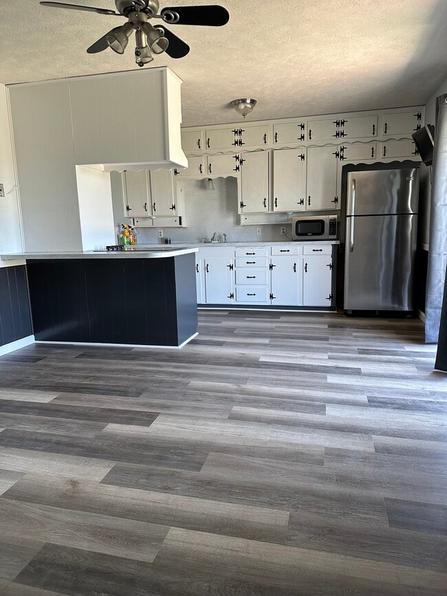 Building Photo - 4034 Hooper Dr