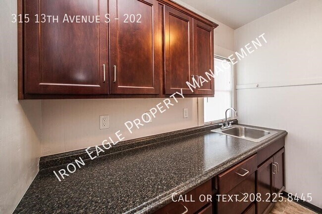 Building Photo - 315 13th Ave S