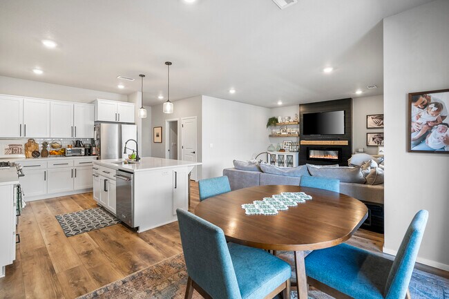 Building Photo - 20646 SE Gemstone Ave