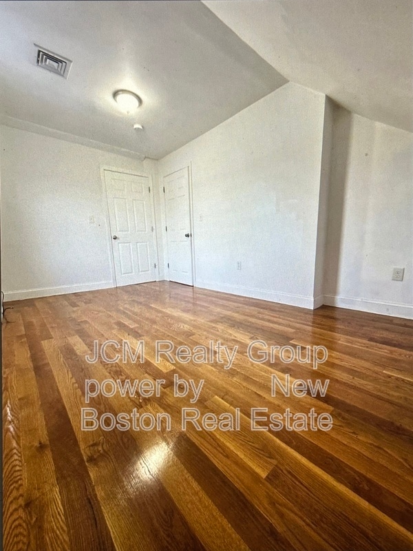 Building Photo - 61 Crescent Ave