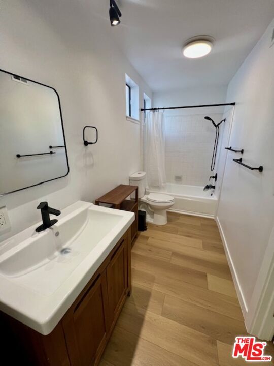 Building Photo - 10926 Bluffside Dr