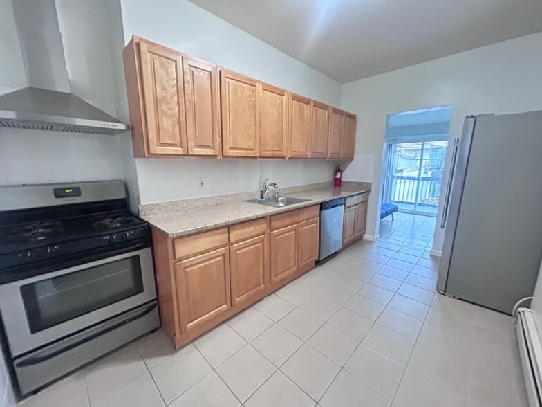 Building Photo - 424 58th St