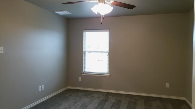 Building Photo - Luxury Duplex in Stonewood Estates