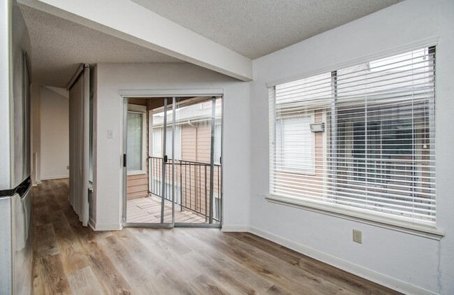 Building Photo - 12400 Overbrook Ln