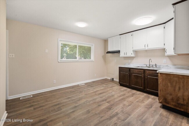 Building Photo - 5110 Red Fern Rd