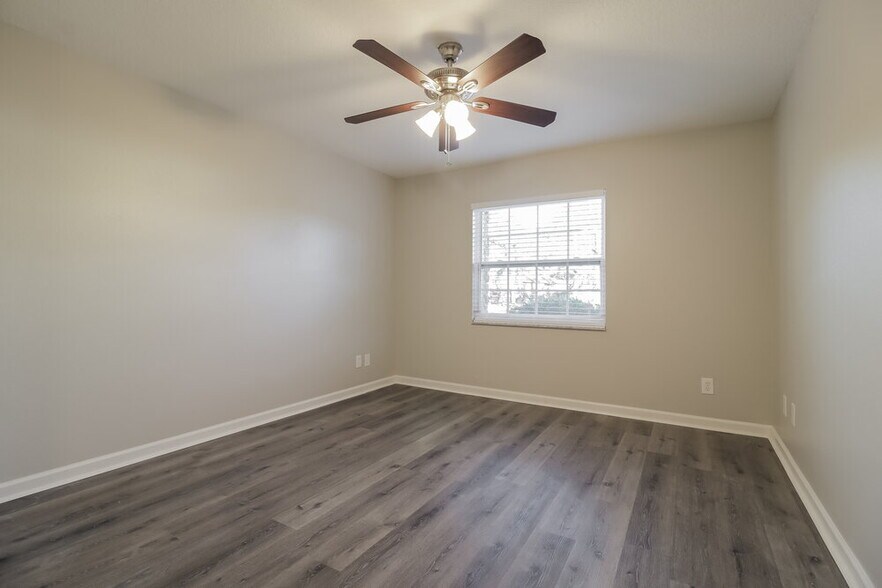 Building Photo - 2426 Sable Dr