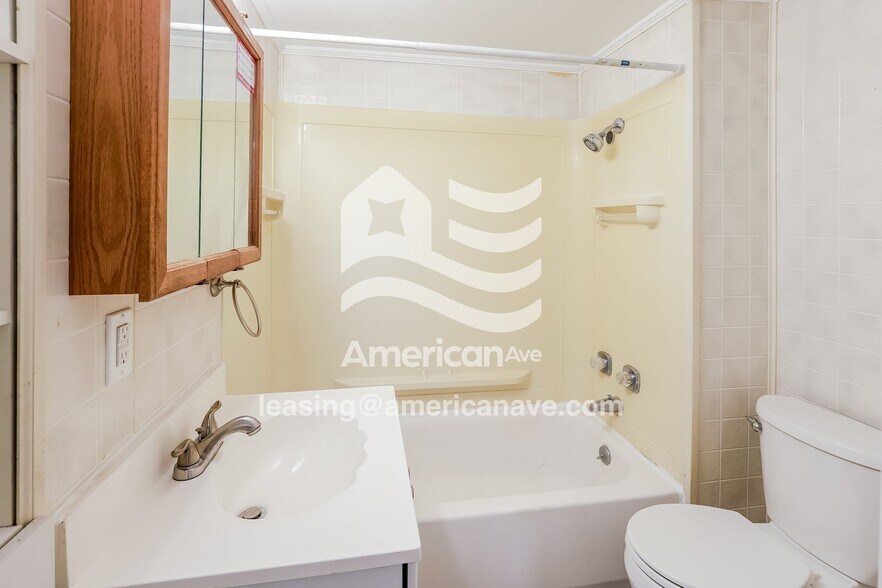 Building Photo - 136 Lawndale Ave