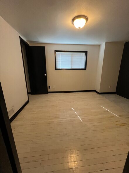 Building Photo - 518 5th St