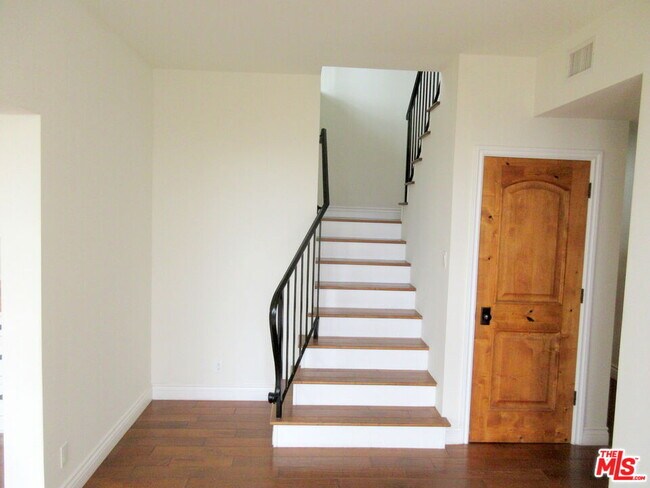 Building Photo - 7012 Birdview Ave