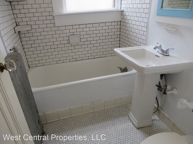 Building Photo - 719 Union St