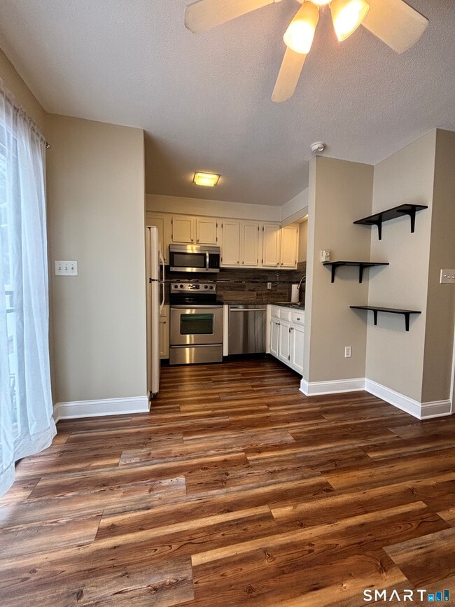 Building Photo - 100-112 N Turnpike Rd