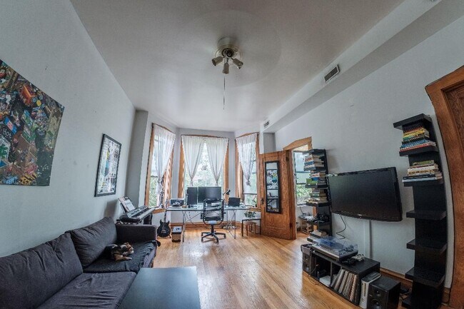 Building Photo - 1042 N Winchester Ave