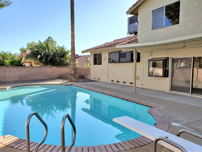 Building Photo - 7450 Trudy Ln