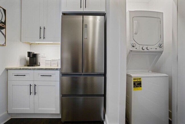 Building Photo - 2234 Edgemore Dr SE