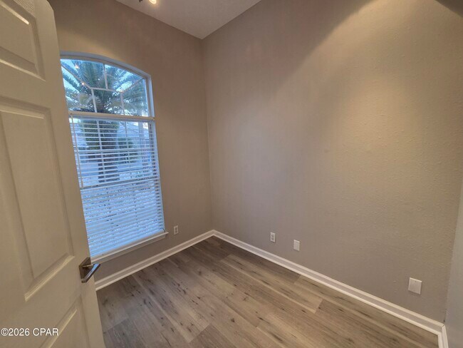 Building Photo - 5810 Sunset Ave