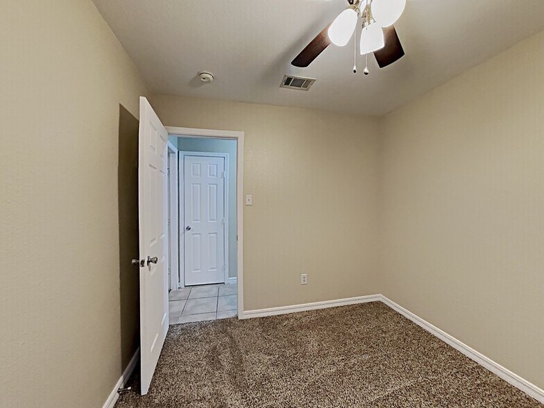 Building Photo - 3320 Stanley Ave