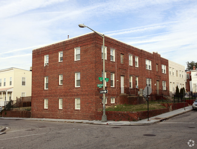 Primary Photo - PARKWORTH FLATS