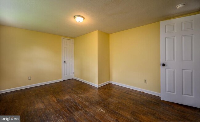 Building Photo - 6007 Bradley Ln