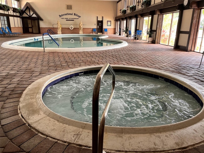 Building Photo - 3670 Inverrary Dr