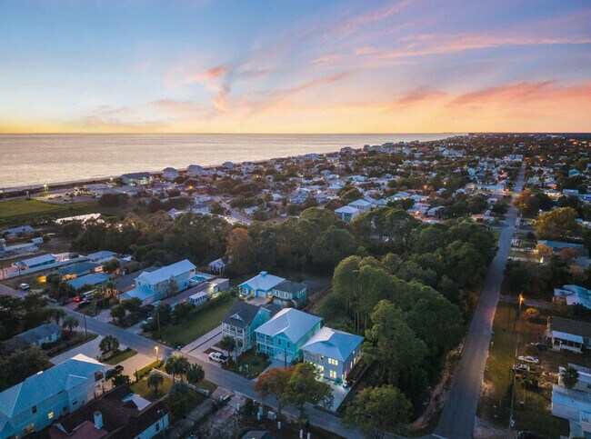 Building Photo - 223 E Lakeshore Dr