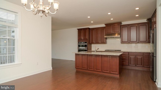 Building Photo - 2 PEACOCK Way