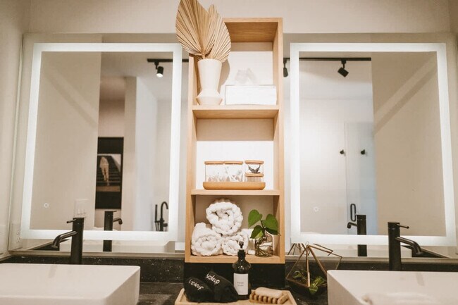 Building Photo - 503 NW D St