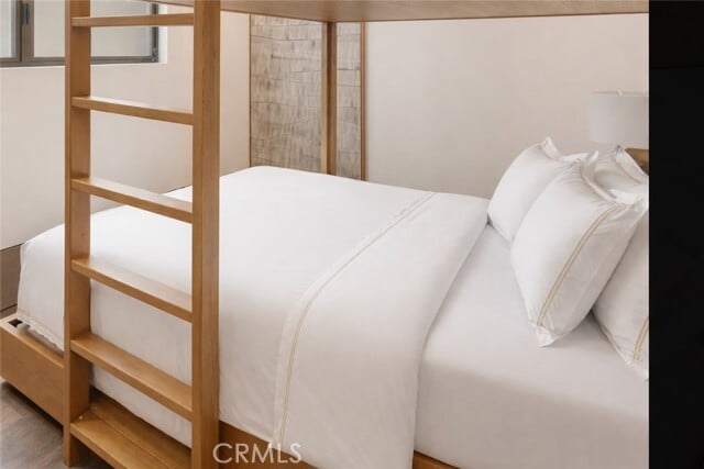 Building Photo - 716 The Strand