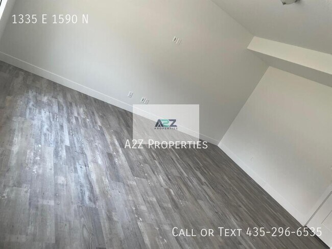 Building Photo - 1335 1590 N