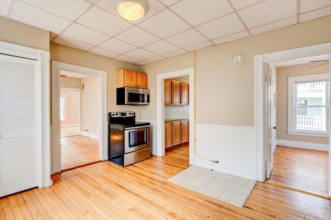 Building Photo - 475 Rimmon St