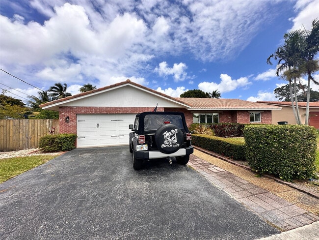 Building Photo - 1098 NW 15th Ave