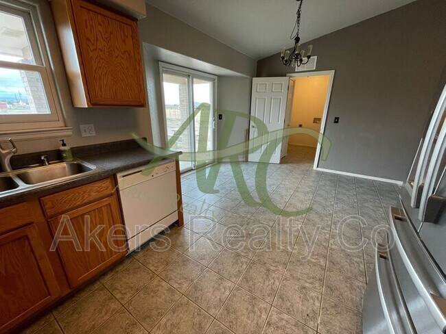 Building Photo - 965 N Cimarron Dr
