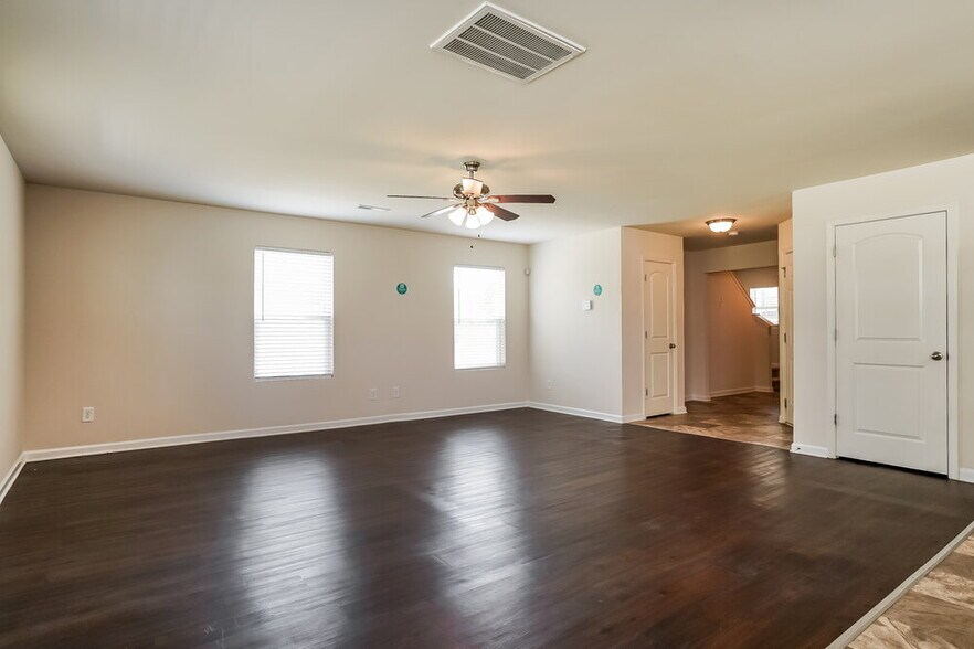 Building Photo - 52 Badger Pass Dr