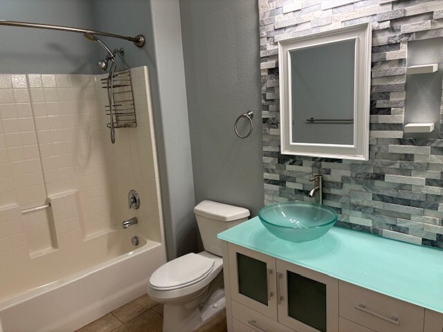 Guest Bath - 73775 Van Gogh Dr
