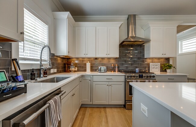 Building Photo - 2405 Chapel Ave